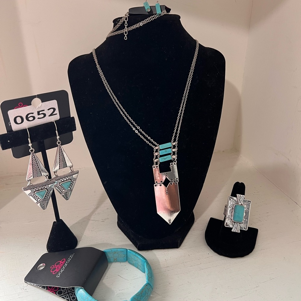 Four piece Paparazzi set